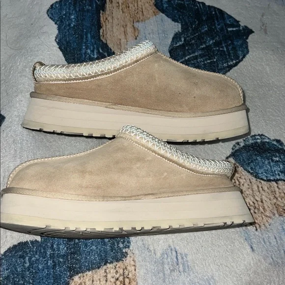 UGG Tan Women's Slippers - Picture 4 of 7